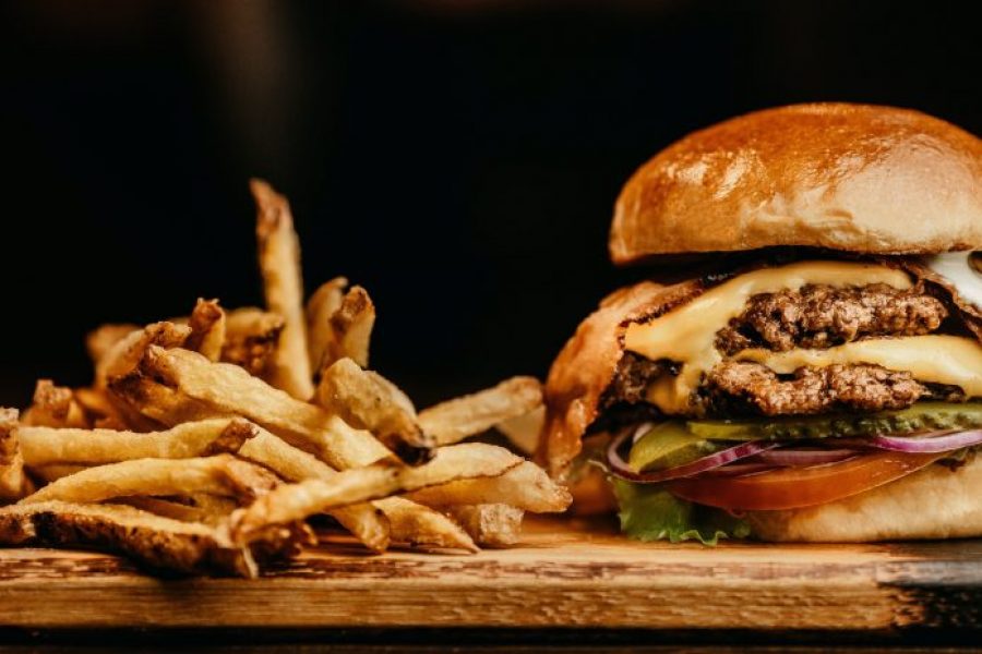Kam na výborný burger v Piešťanoch a okolí? Máme pre vás niekoľko osvedčených tipov!