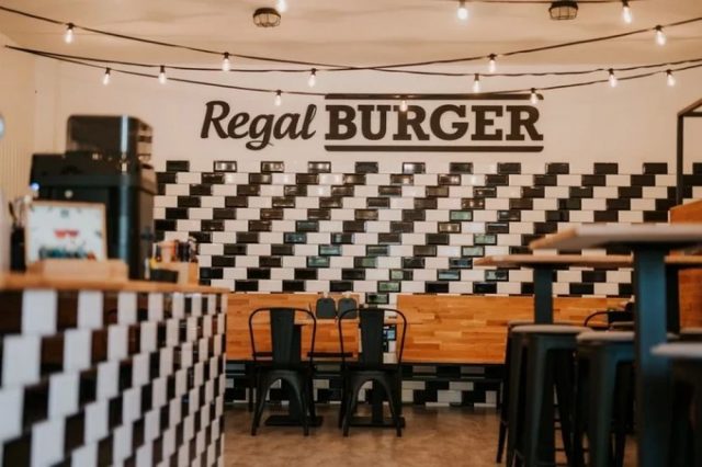 Interiér Regal Burger Malacky